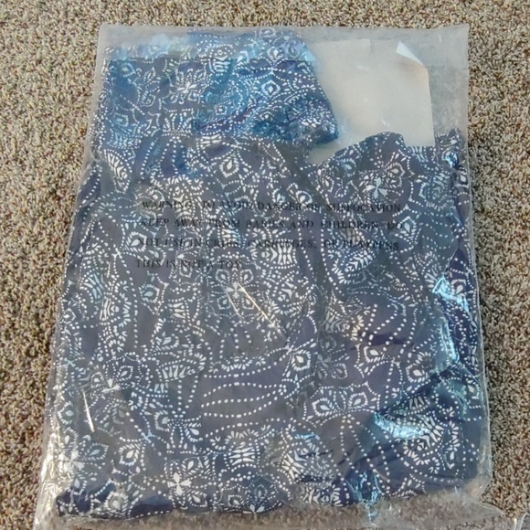 Robe and Matching Head Band - Picture 2 of 3